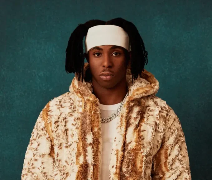 Fola-celebrates-100-million-streams