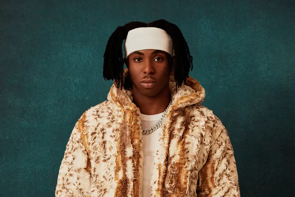 Fola-celebrates-100-million-streams