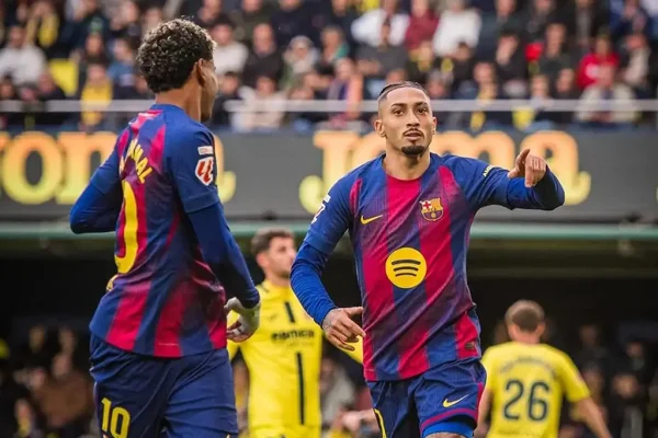 Barcelona Defeat 10-Man Villarreal 2–0
