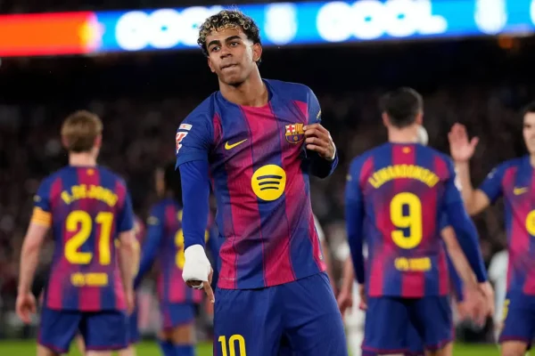 Barcelona Beat Oviedo 3–0 to Reclaim LaLiga Top Spot