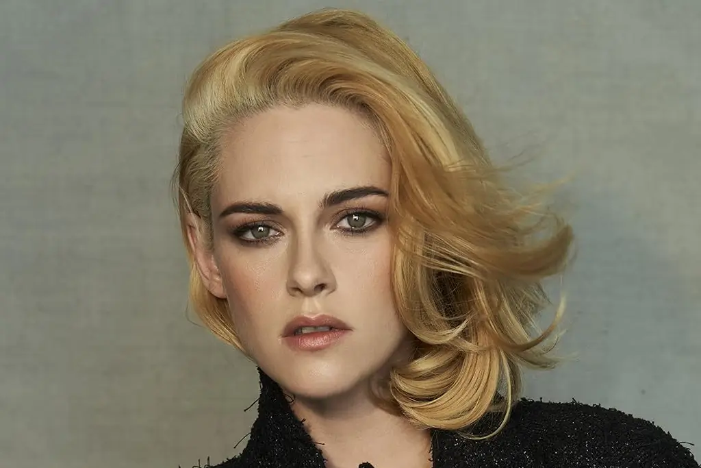 Kristen Stewart Questions Directing Films in the United States