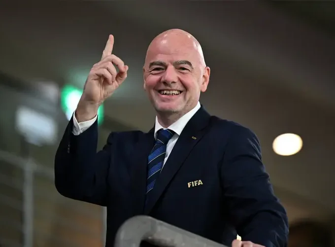 FIFA President Apologises for Comments About British Fans