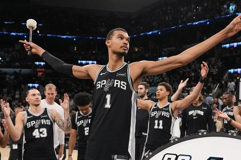 Victor Wembanyama Leads Spurs to 121-106 Win Over Pistons