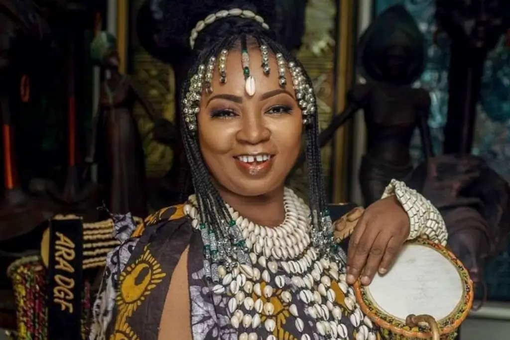 Drummer-Ara-Opens-Up