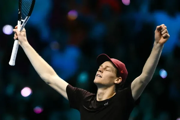 Jannik Sinner Beats Carlos Alcaraz to Defend ATP Finals Title_