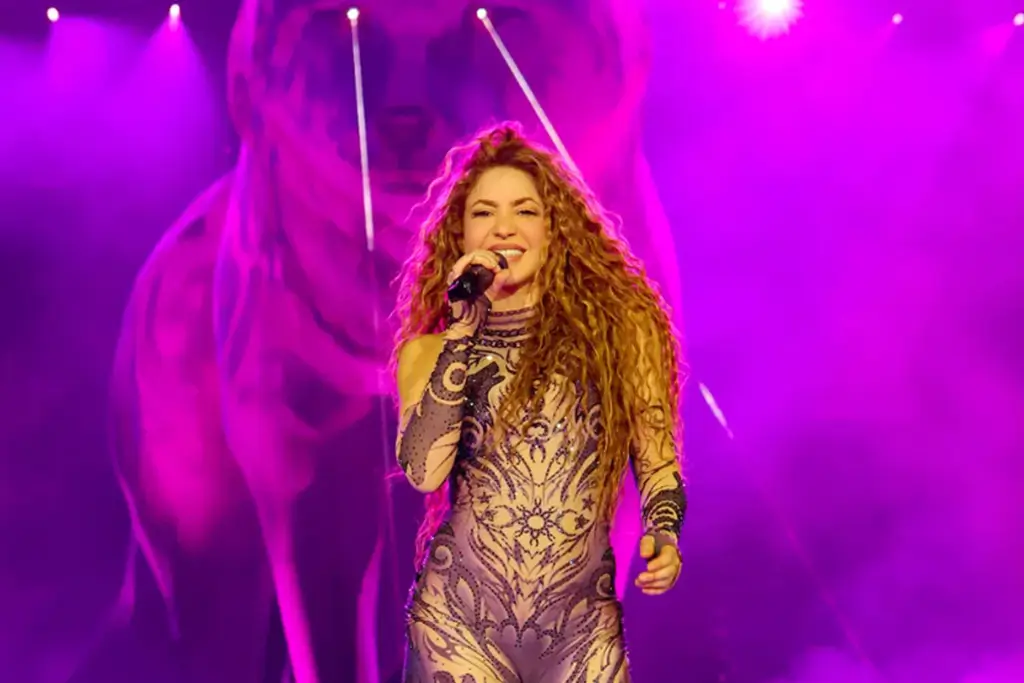 Shakira-Crowned-Billboard's-First-Global-Touring-Icon