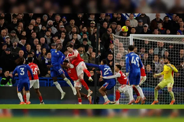 10-Man Chelsea Hold Arsenal To 1-1 Draw_