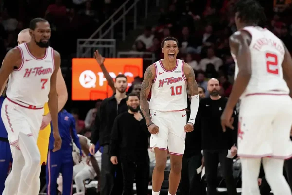 Kevin Durant Scores 30 as Rockets Beat Pacers 126–119