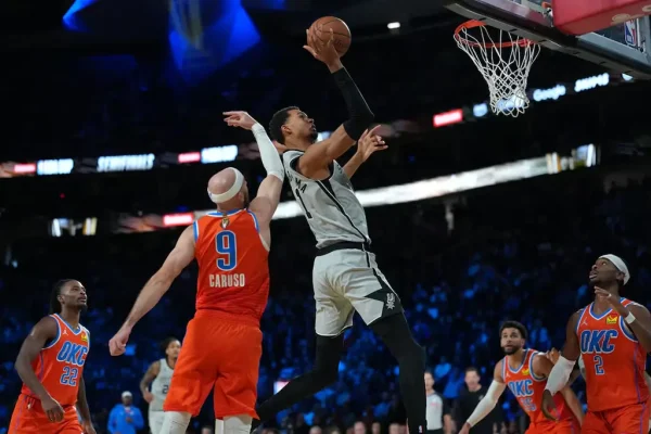 San Antonio Spurs Beat NBA Champions OKC To Advance To Cup Final
