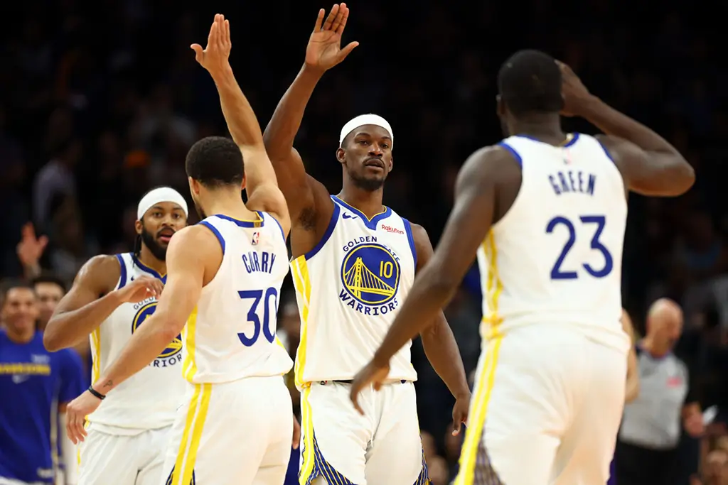 Warriors Hold Off Mavericks in 126–116 Christmas Win