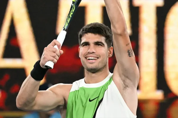 Alcaraz Cruises Into Australian Open Second Round