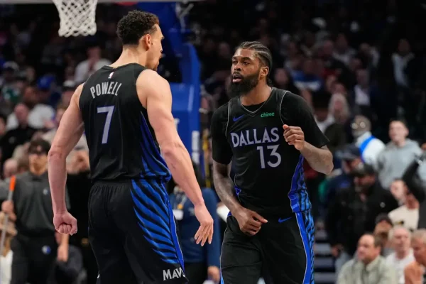 Mavericks Beat Warriors For Fourth Straight NBA Win