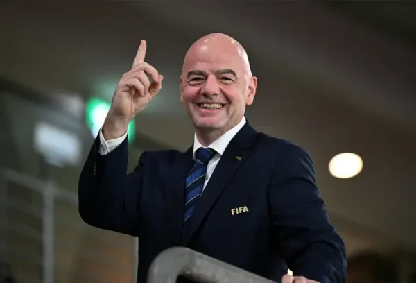 FIFA President Apologises for Comments About British Fans