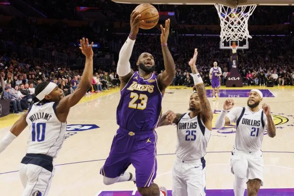 LeBron James Sets Record As Lakers Beat Mavericks