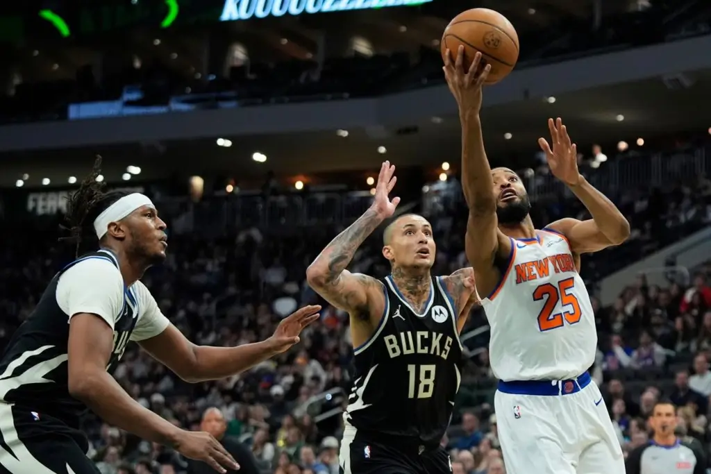 New York Knicks Rout Milwaukee Bucks 127-98