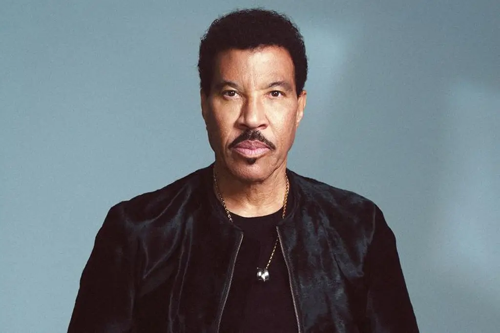 Lionel Richie Warns Celebrities to Respect Fans
